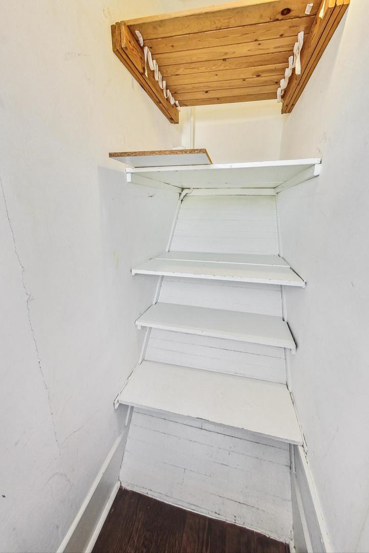 4931 W Melrose Street