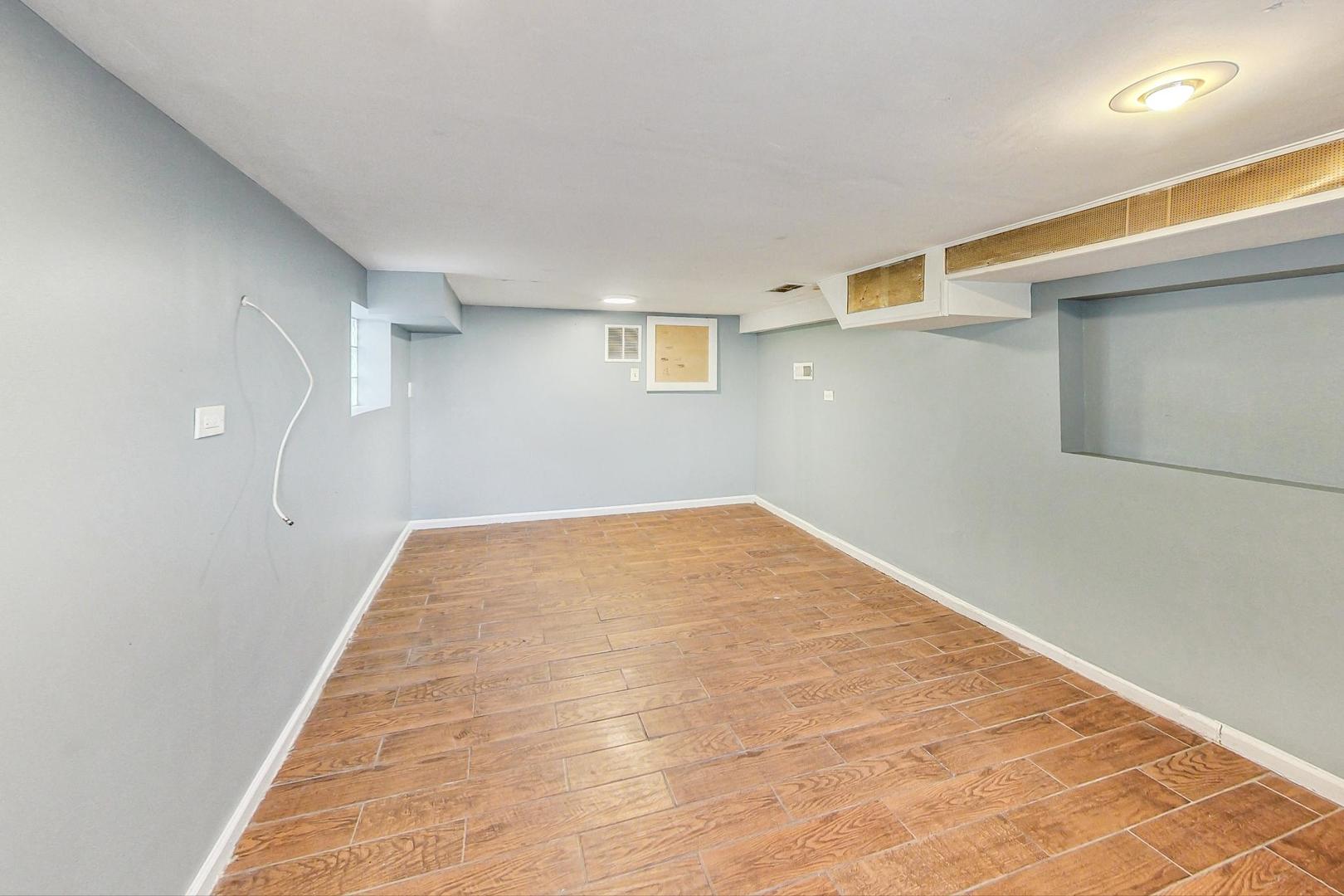 4931 W Melrose Street