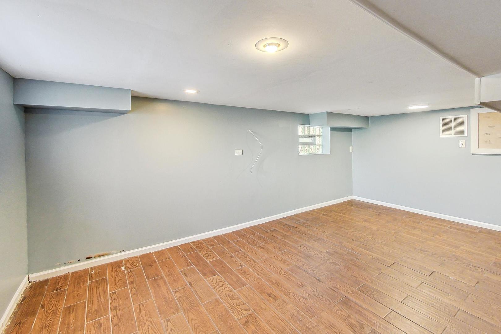 4931 W Melrose Street