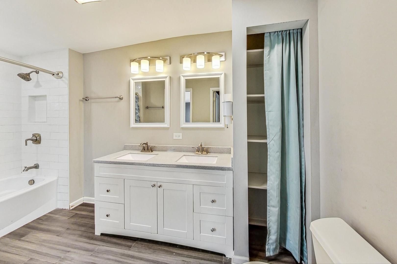 4931 W Melrose Street