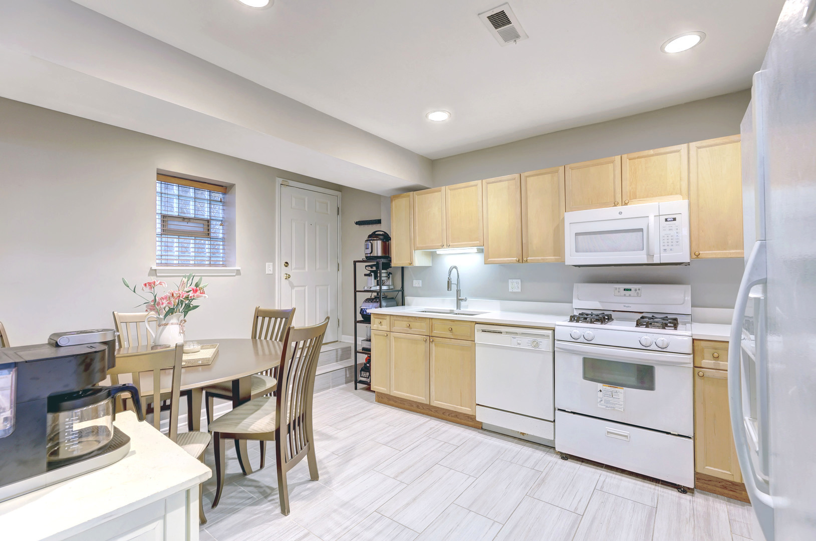 3110 W Belle Plaine Avenue Unit: G