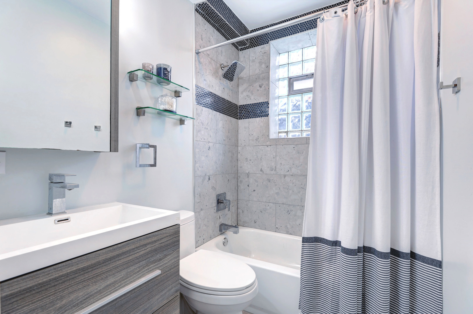 3110 W Belle Plaine Avenue Unit: G