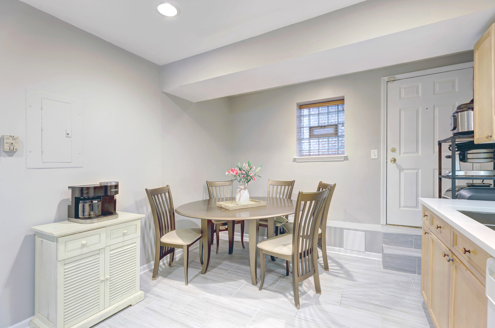 3110 W Belle Plaine Avenue Unit: G