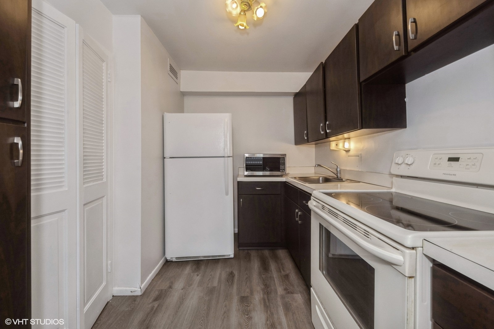 1850 N Clark Street Unit: 1404