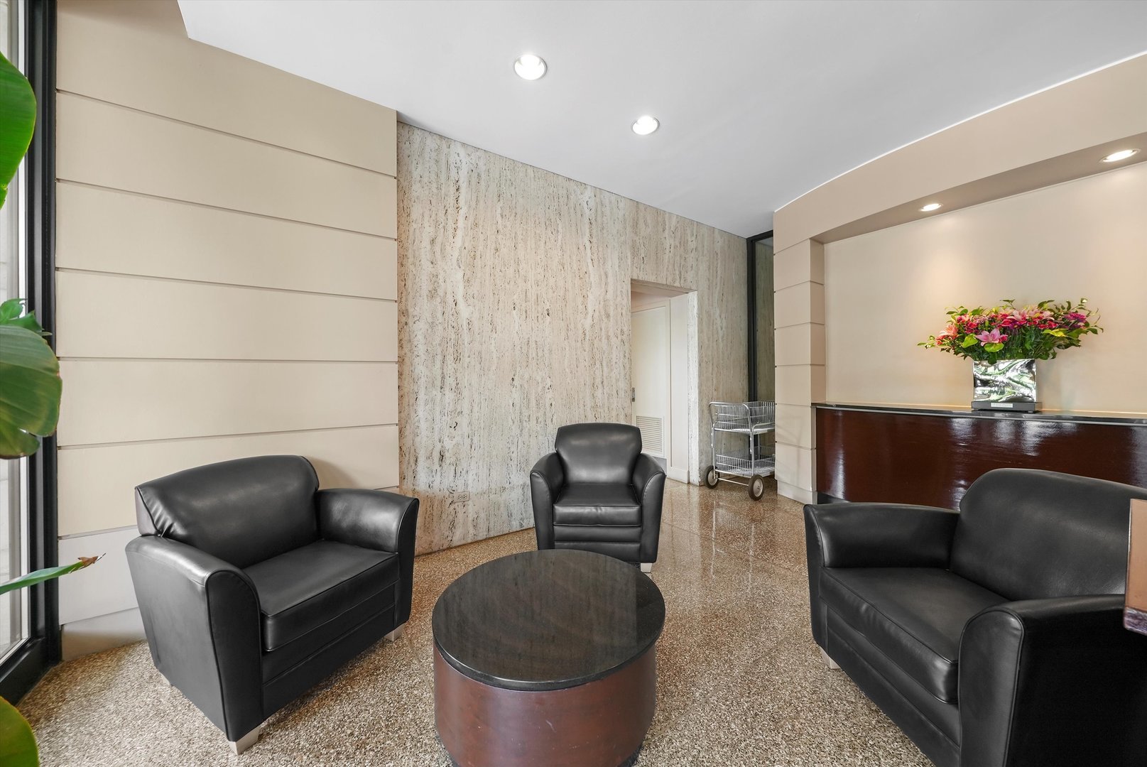 1850 N Clark Street Unit: 1404