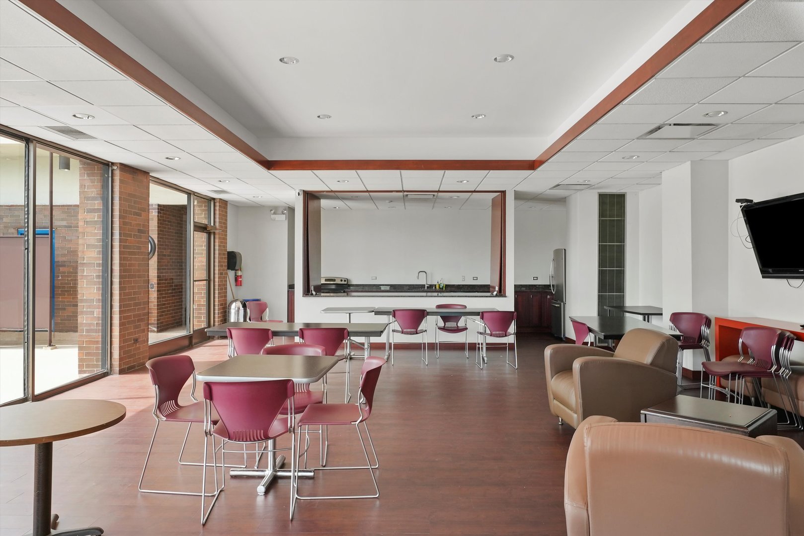 1850 N Clark Street Unit: 1404