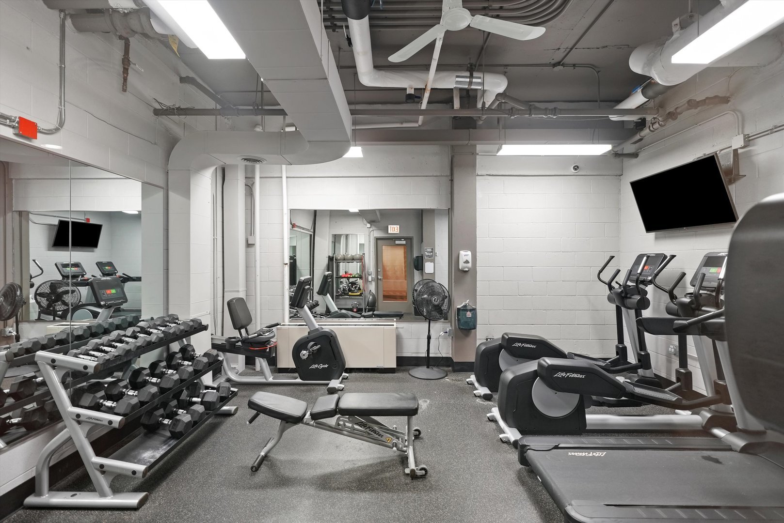 1850 N Clark Street Unit: 1404