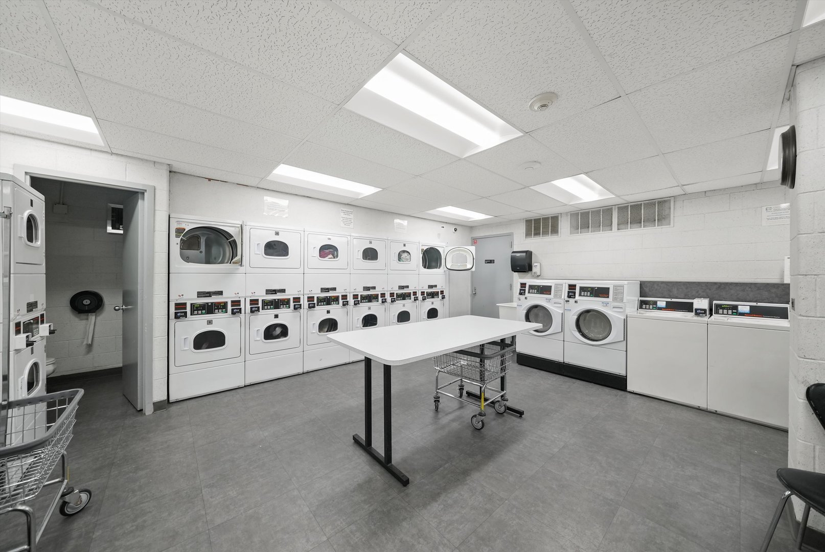 1850 N Clark Street Unit: 1404