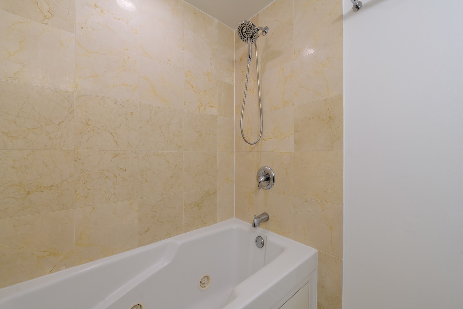 3400 W Sunnyside Avenue Unit: G