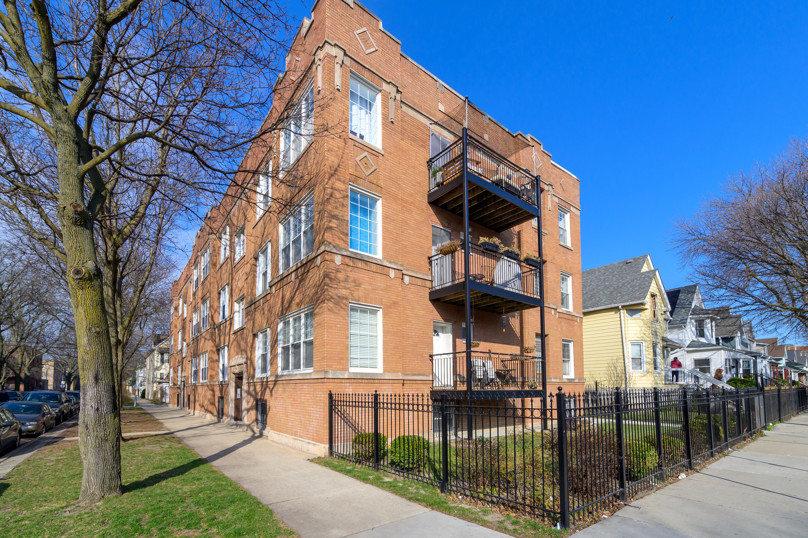 3400 W Sunnyside Avenue Unit: G