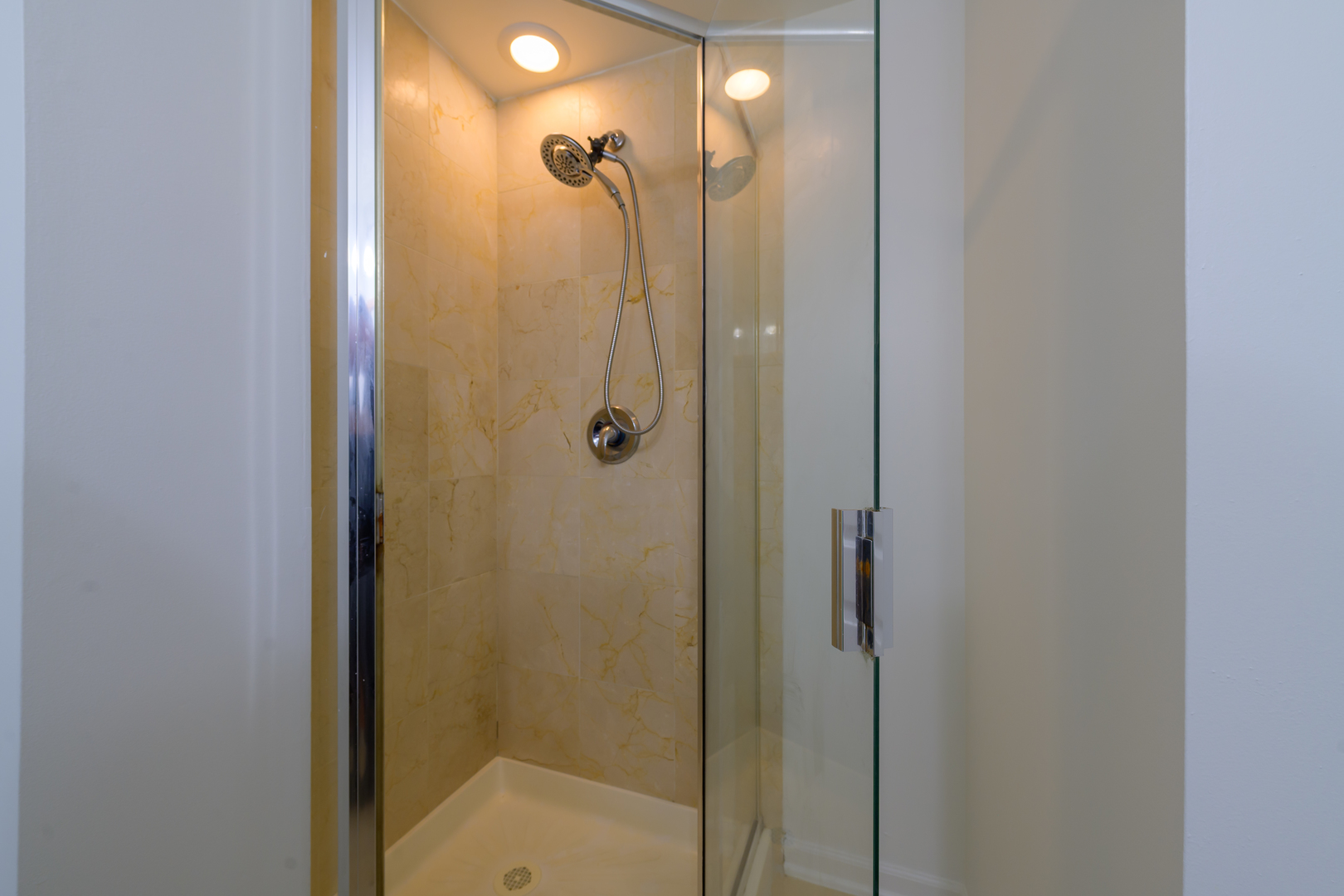 3400 W Sunnyside Avenue Unit: G