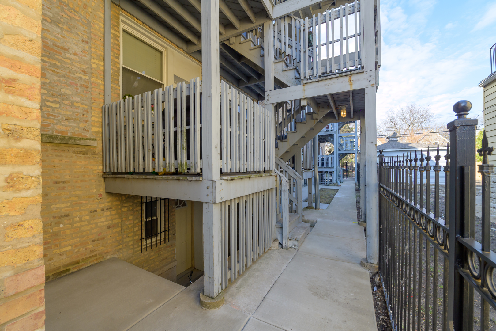 3400 W Sunnyside Avenue Unit: G