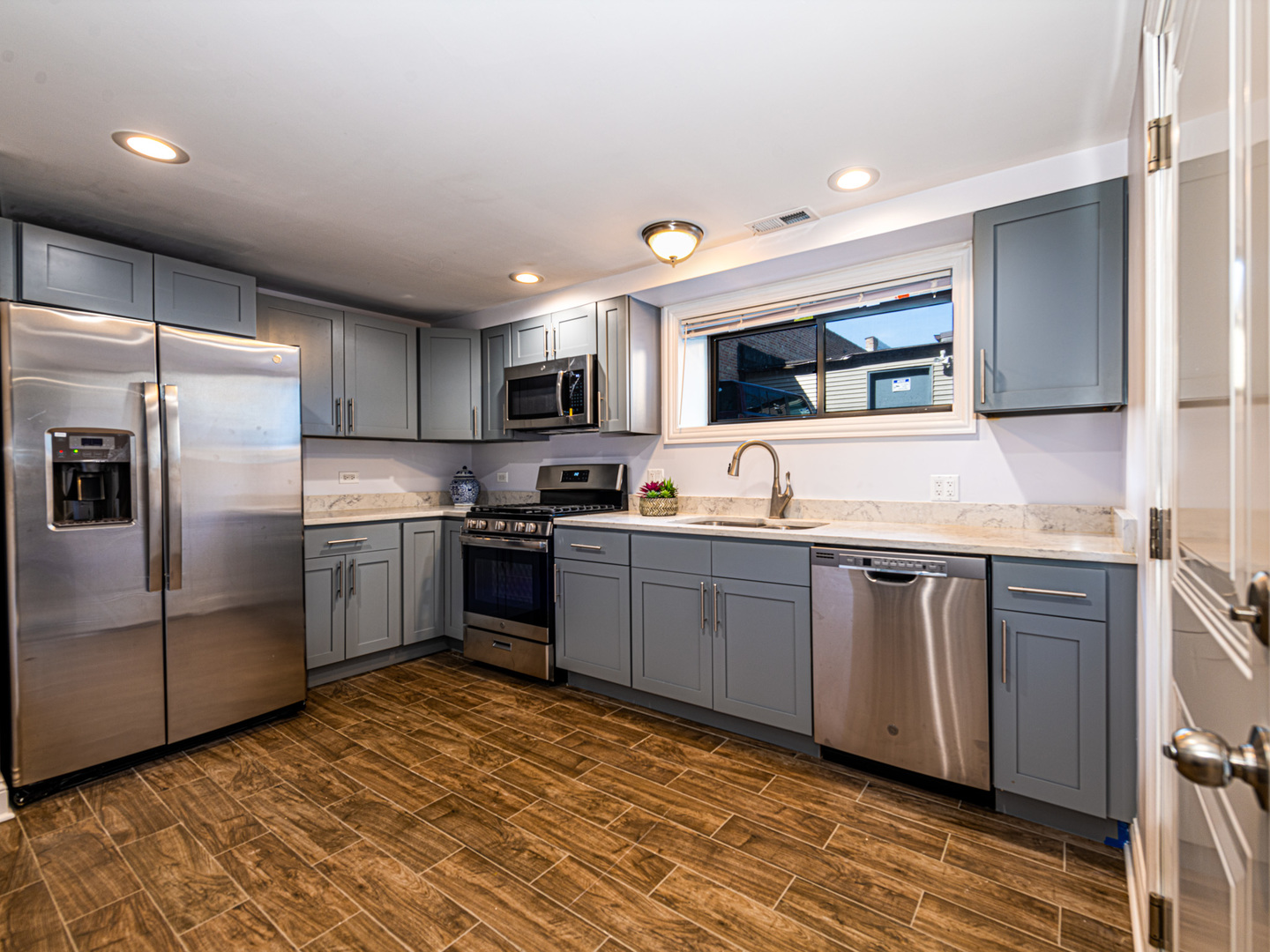 6344 N Artesian Avenue Unit: G