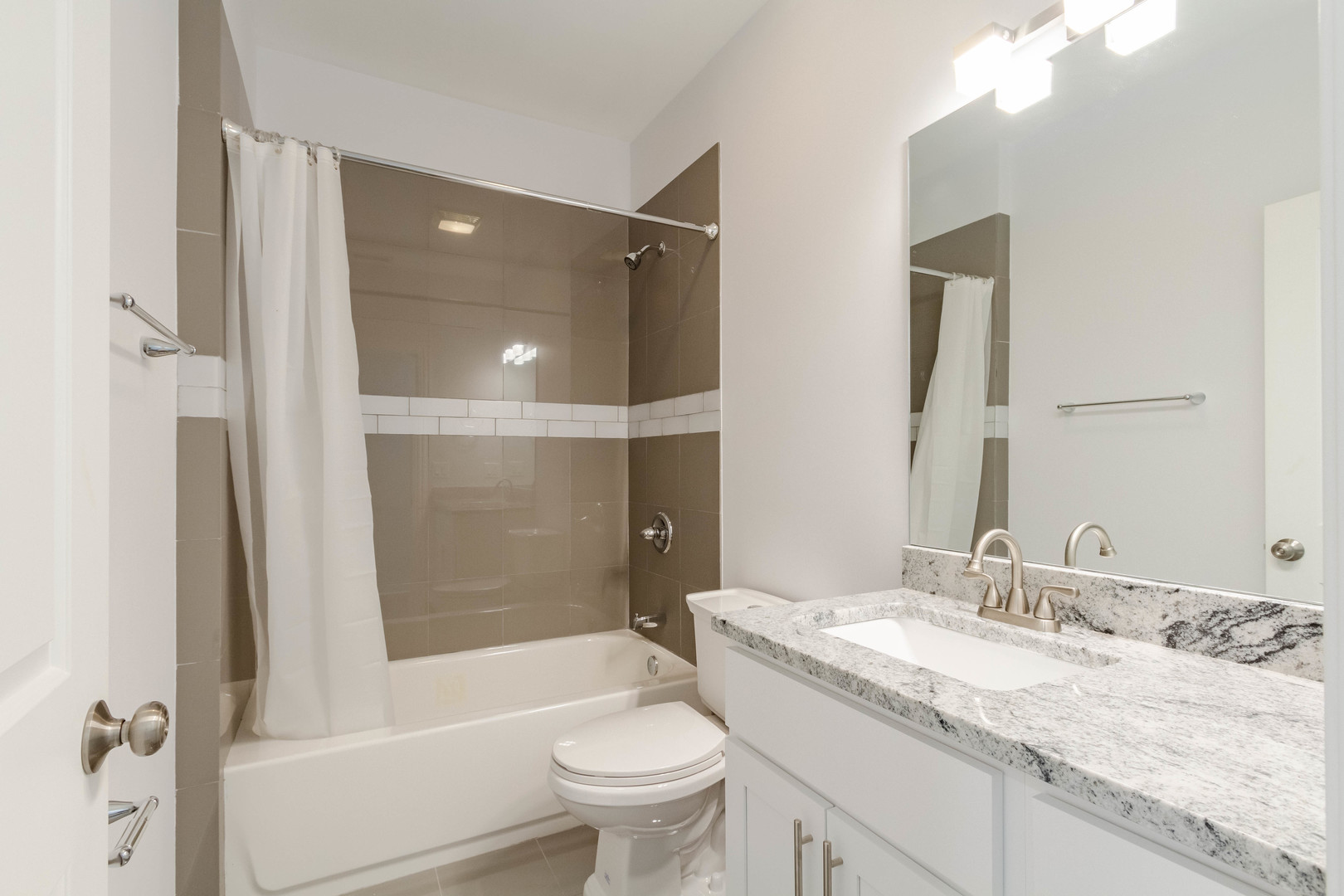 6344 N Artesian Avenue Unit: G