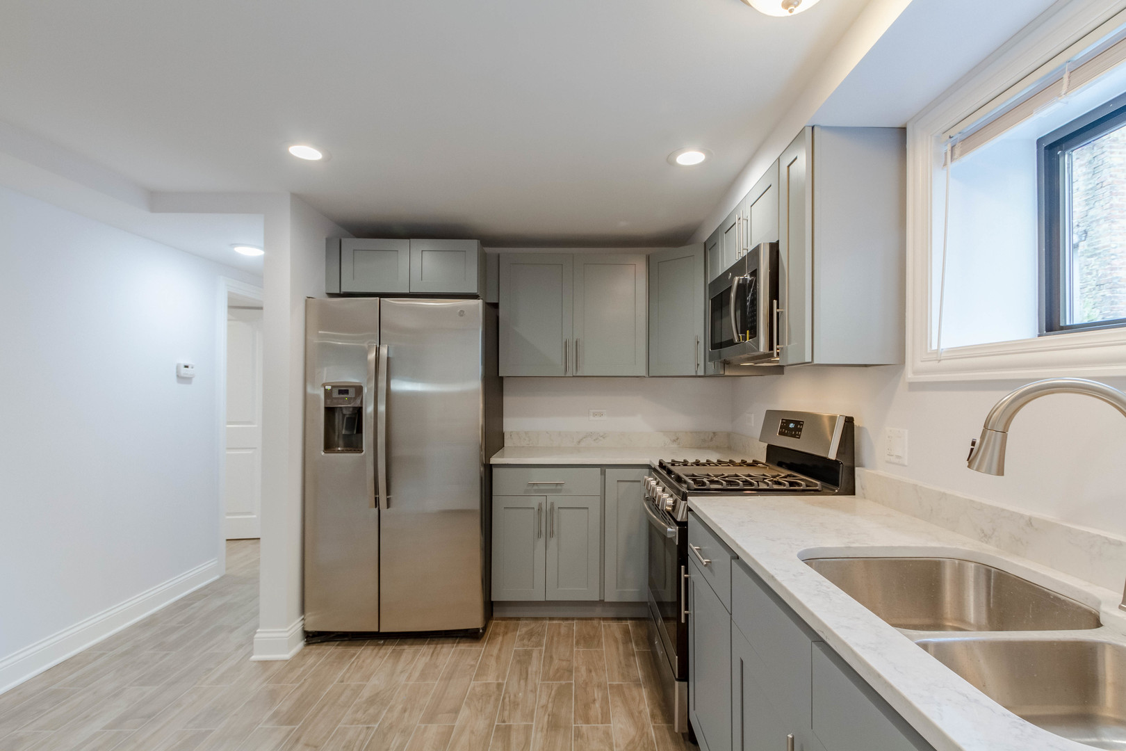 6344 N Artesian Avenue Unit: G