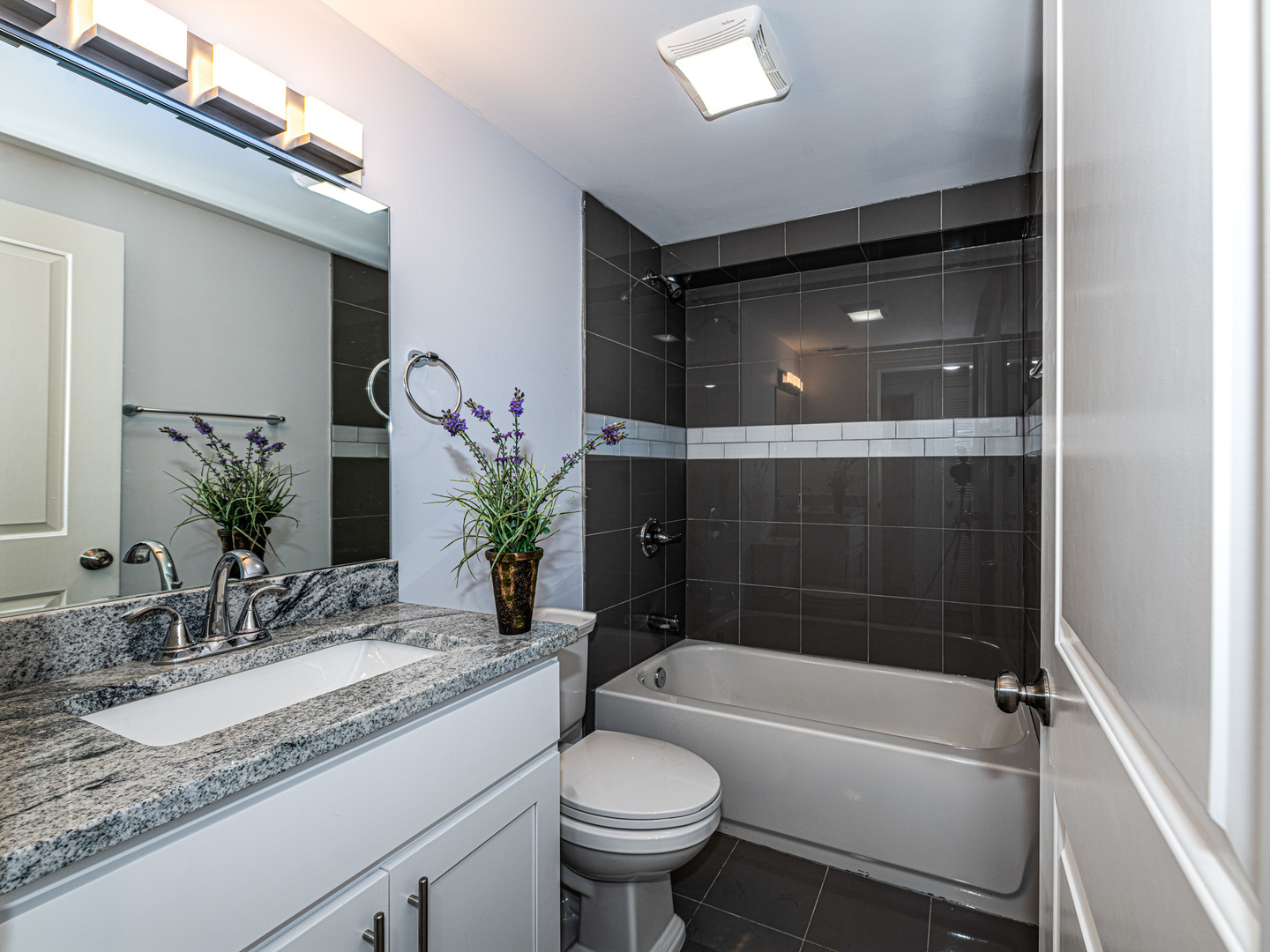 6344 N Artesian Avenue Unit: G