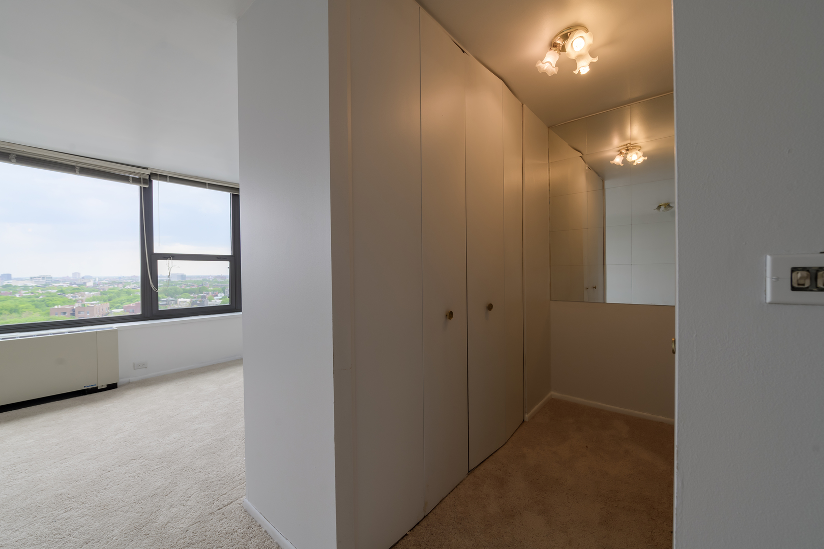 1850 N Clark Street Unit: 1404