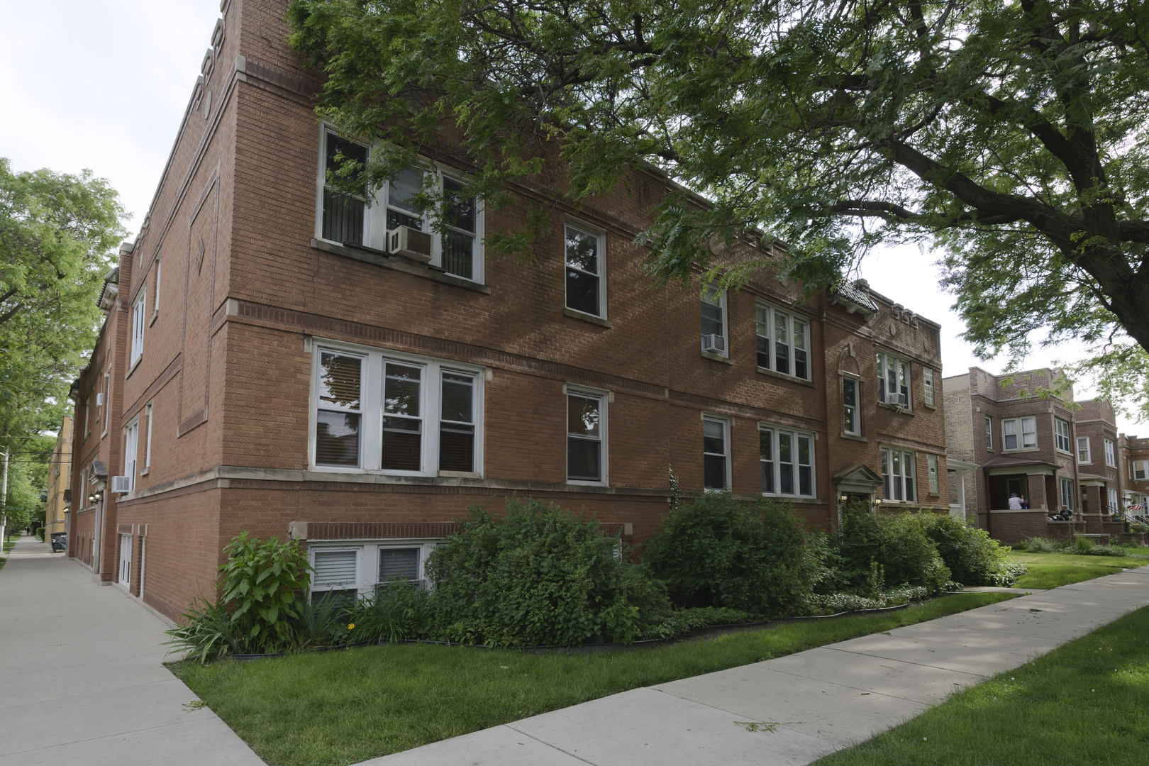 3705 W Eddy Street Unit: 2