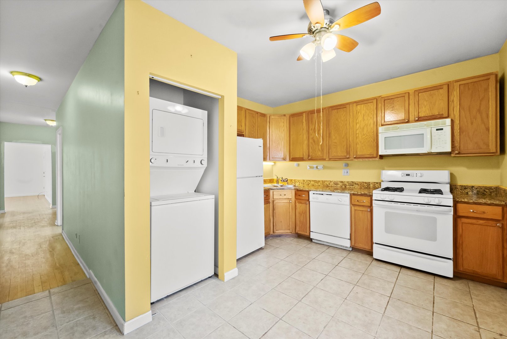 4815 W ROSCOE Street Unit: 2S