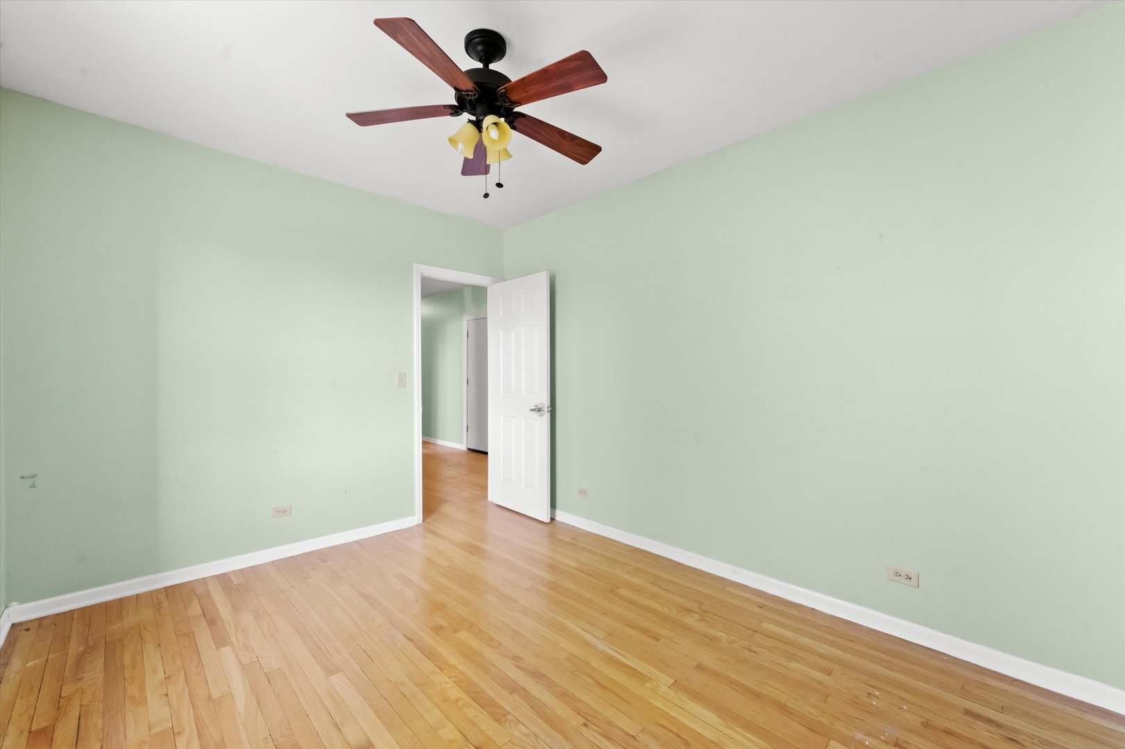 4815 W ROSCOE Street Unit: 2S