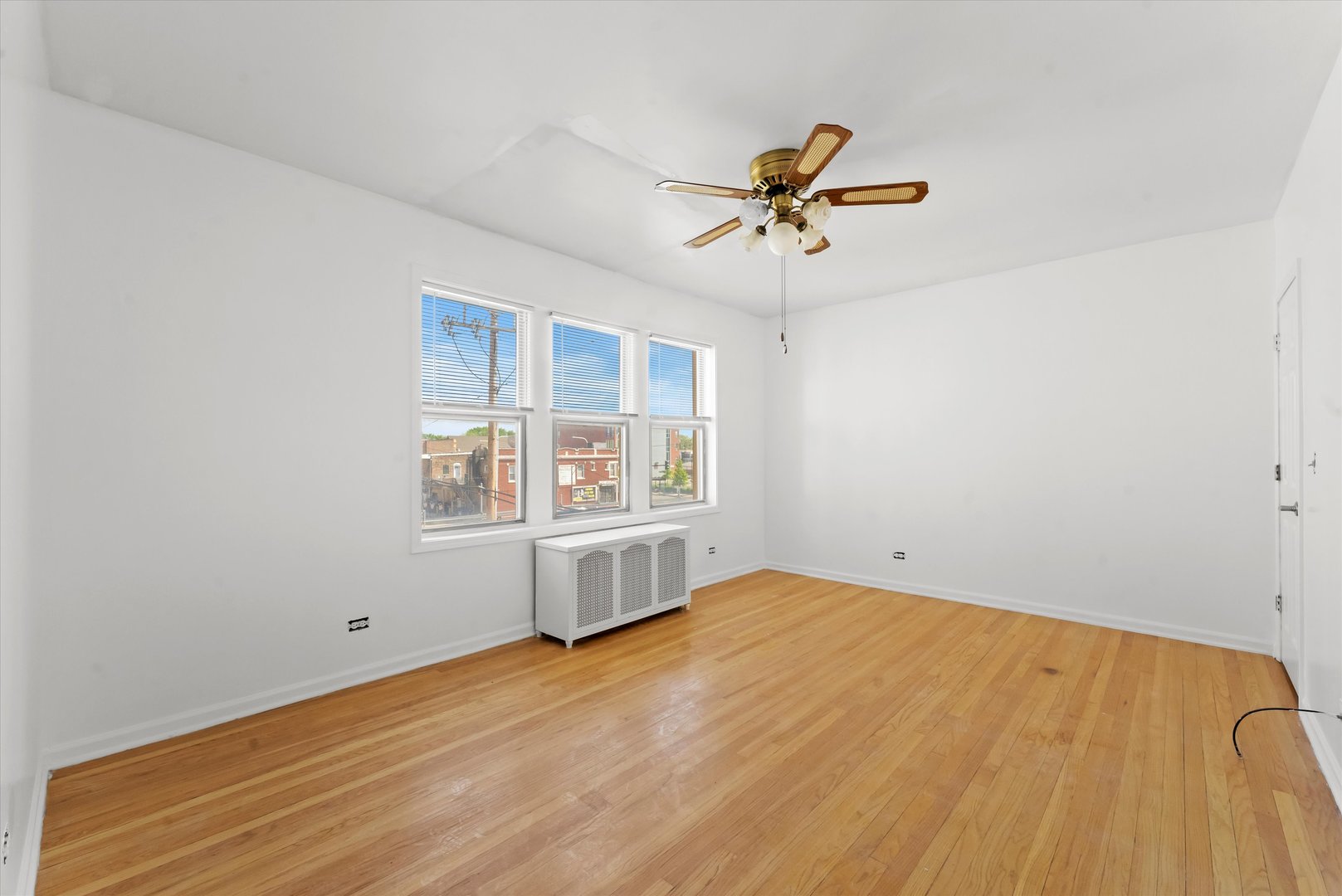 4815 W ROSCOE Street Unit: 2S