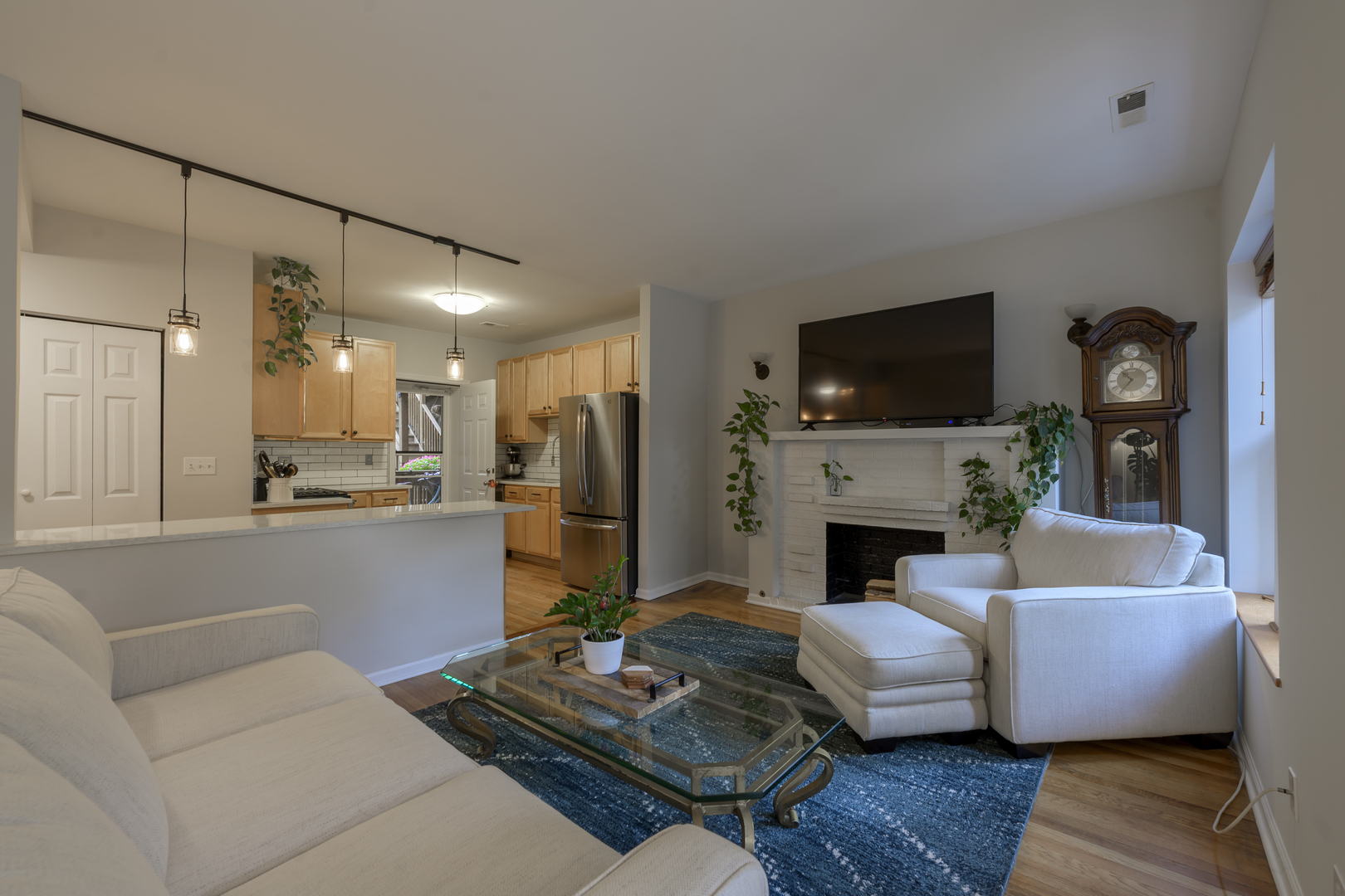 6505 N Greenview Avenue Unit: 2