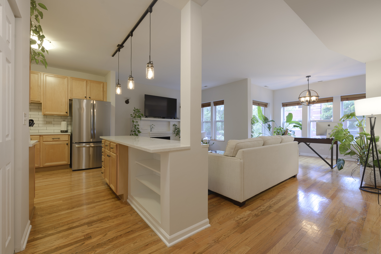 6505 N Greenview Avenue Unit: 2