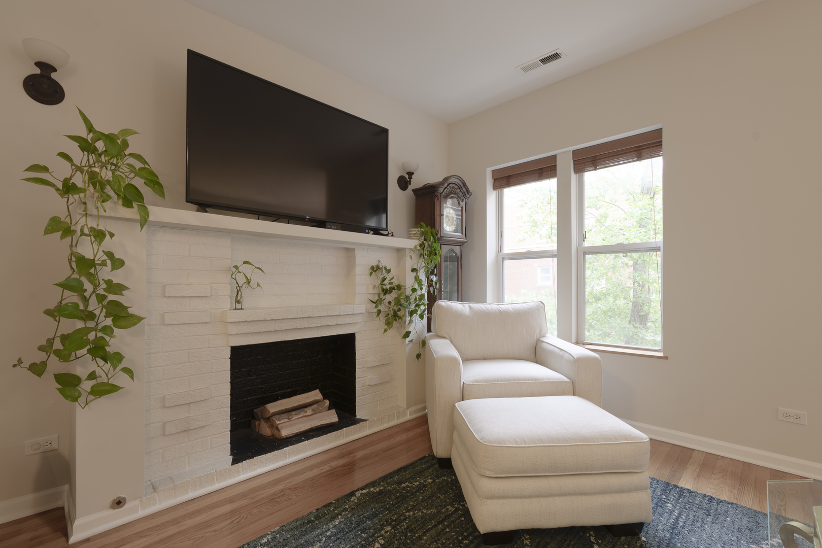 6505 N Greenview Avenue Unit: 2