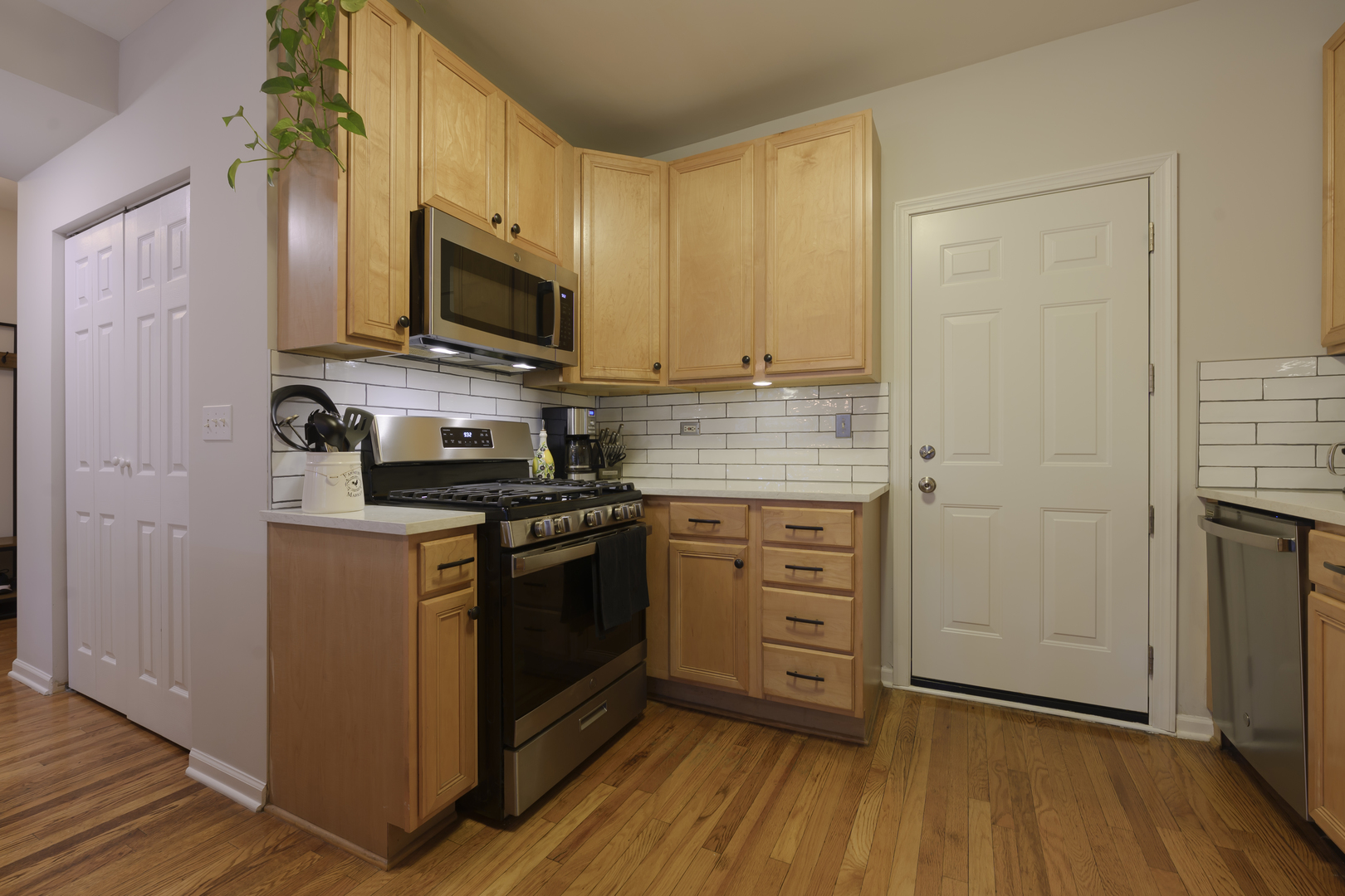 6505 N Greenview Avenue Unit: 2