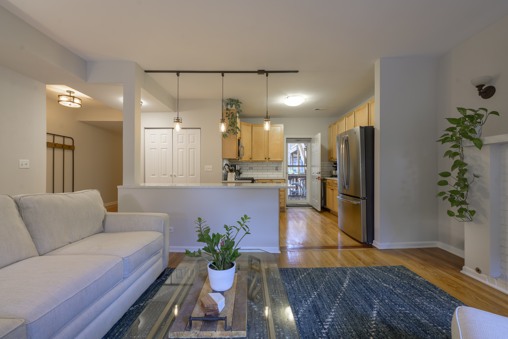 6505 N Greenview Avenue Unit: 2