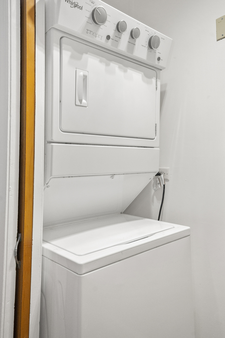 7650 N Greenview Avenue Unit: 2