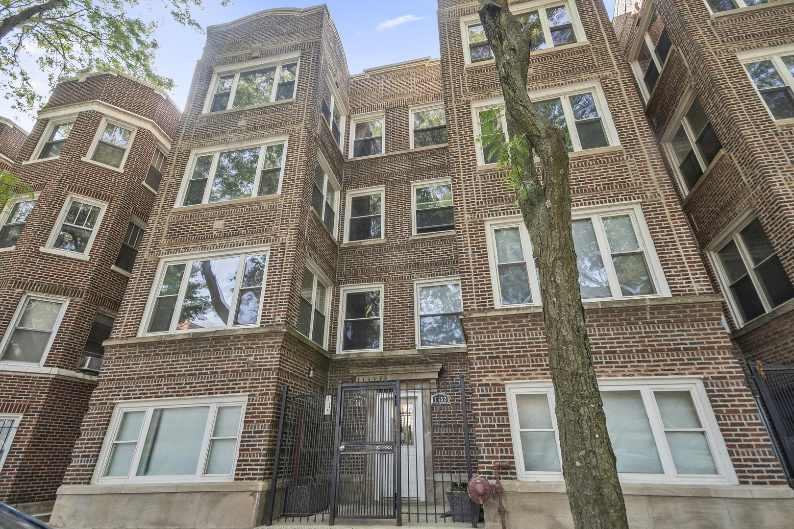 7650 N Greenview Avenue Unit: 2