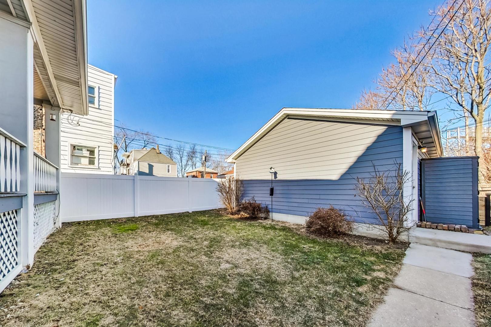 4310 W Belle Plaine Avenue