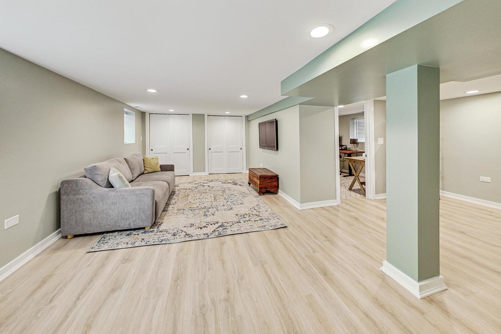 4310 W Belle Plaine Avenue