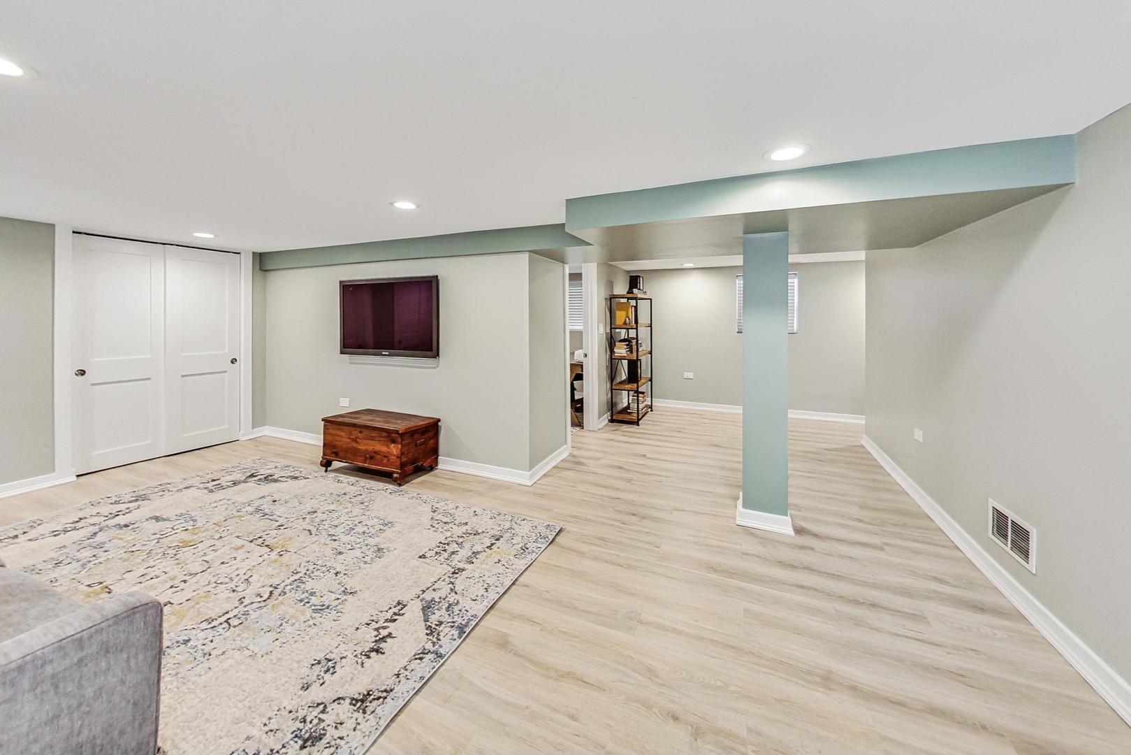 4310 W Belle Plaine Avenue