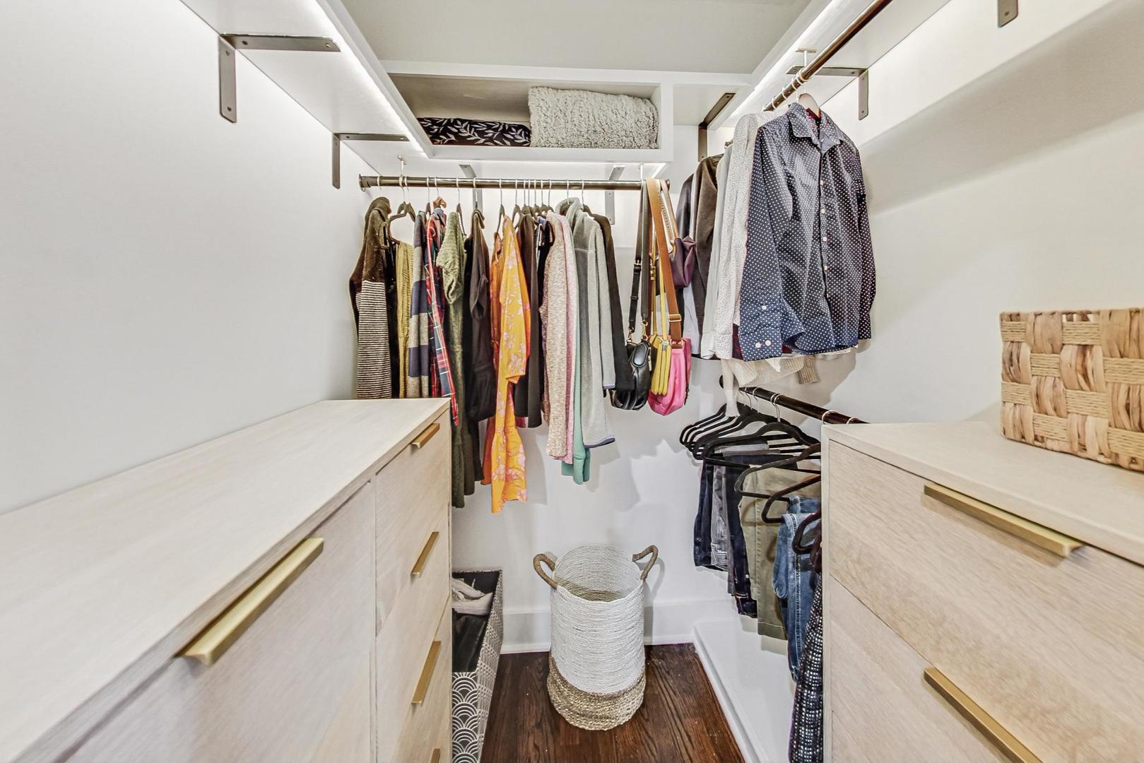 4310 W Belle Plaine Avenue