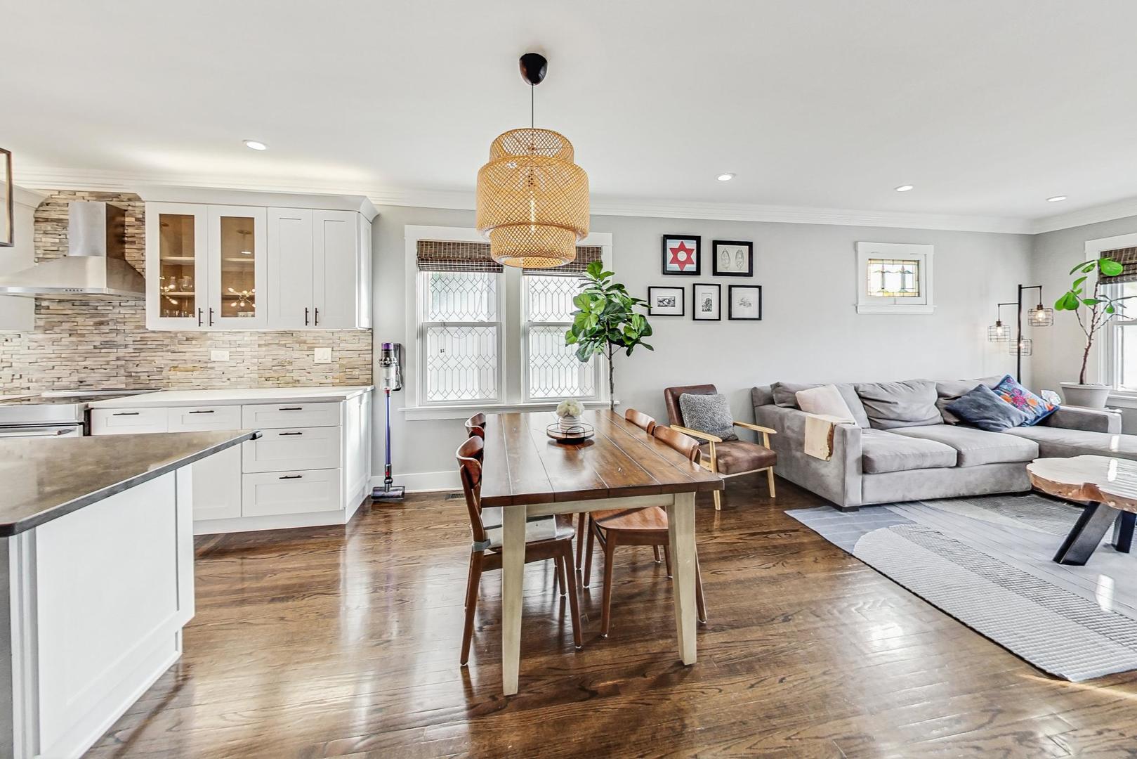 4310 W Belle Plaine Avenue