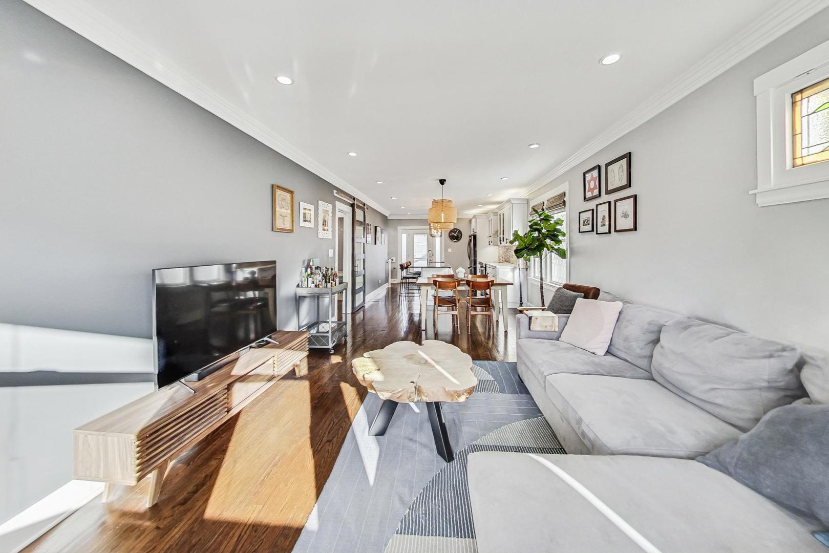 4310 W Belle Plaine Avenue