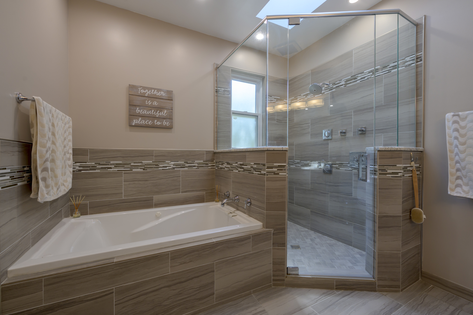 2501 N Monticello Avenue