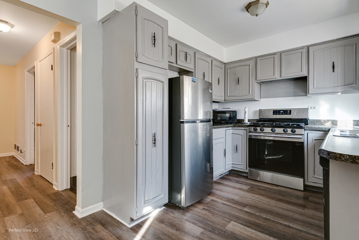 2008 W LUNT Avenue Unit: B