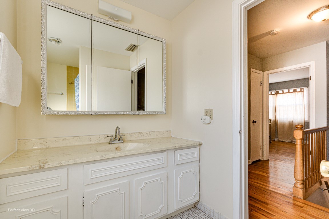 2008 W LUNT Avenue Unit: B