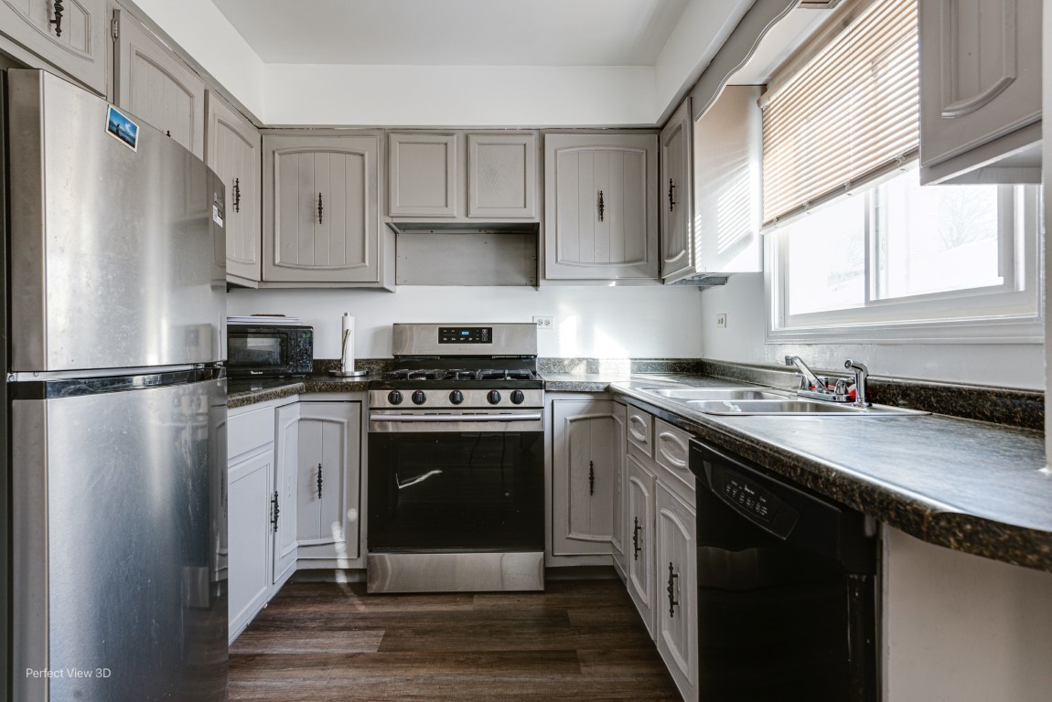 2008 W LUNT Avenue Unit: B