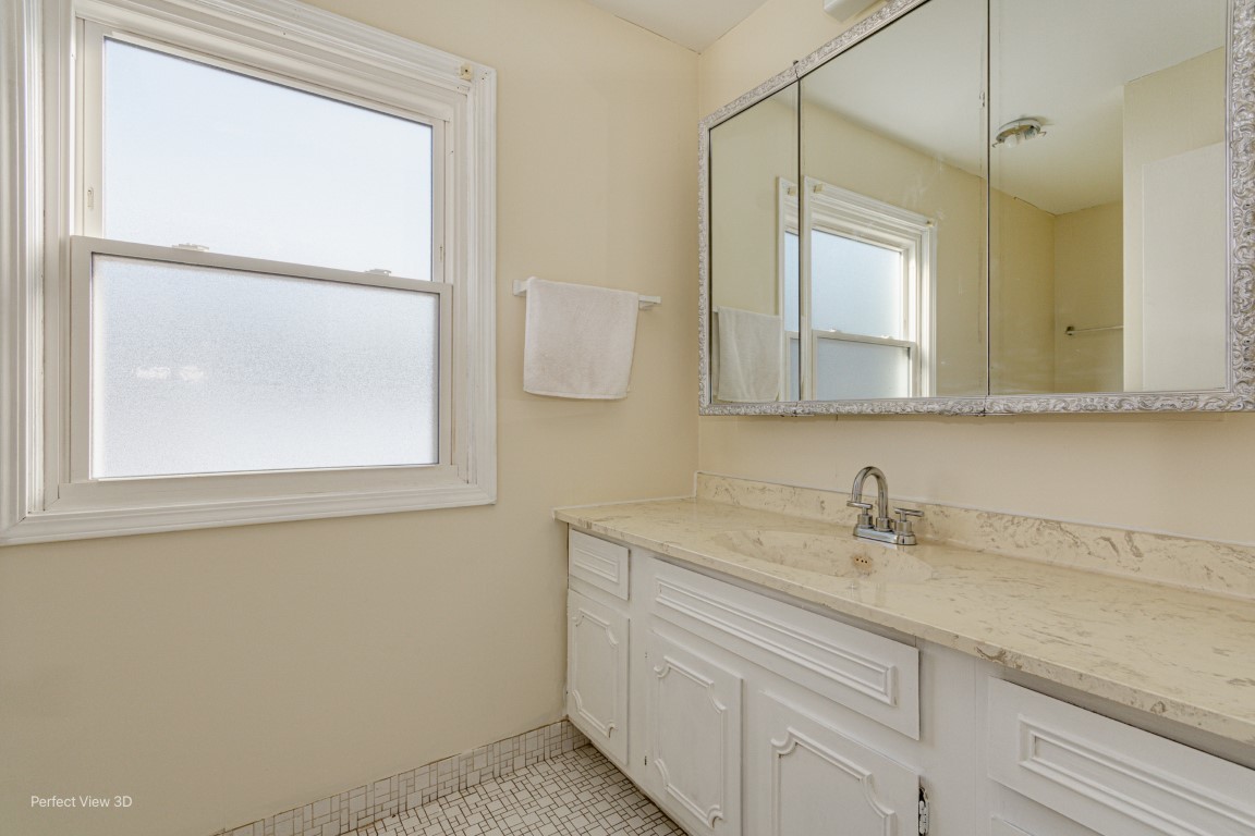 2008 W LUNT Avenue Unit: B