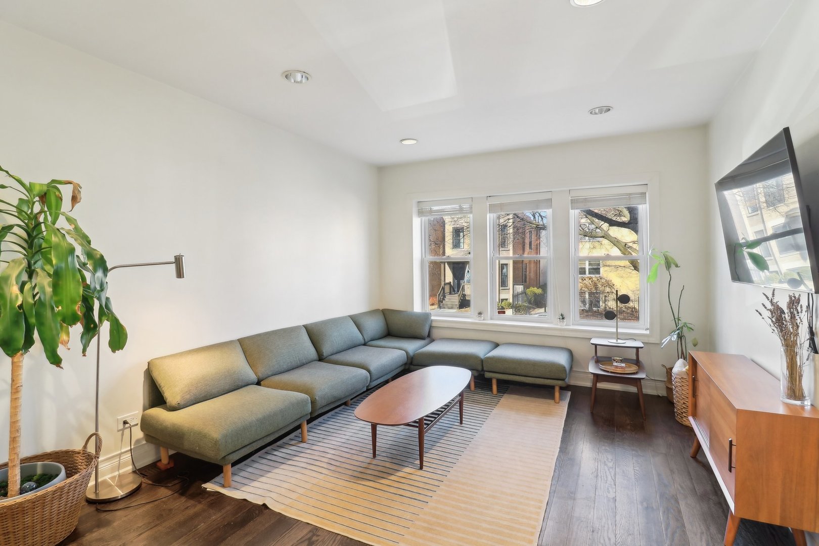 1637 W Olive Avenue Unit: 1