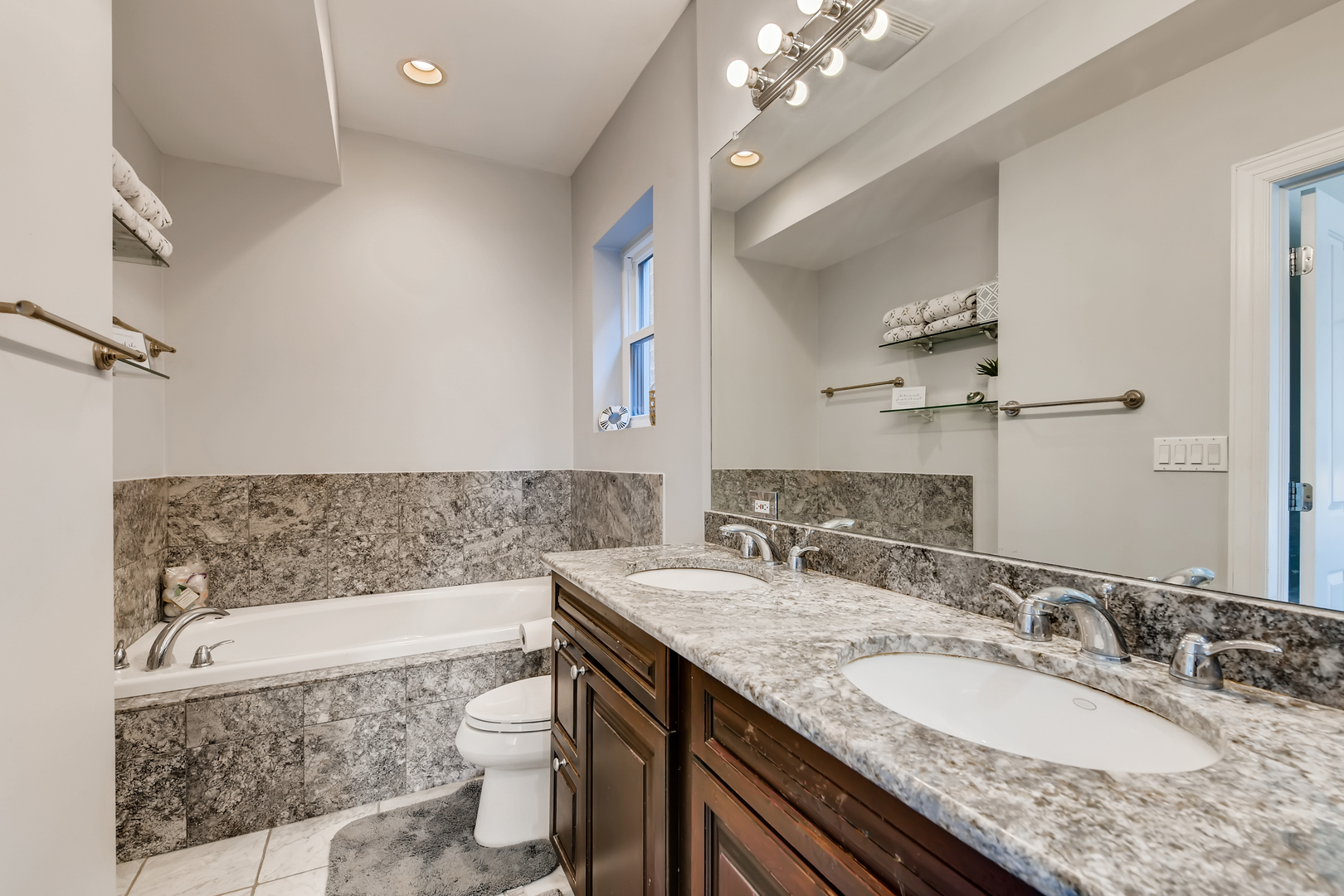 1518 N Hudson Avenue Unit: 3