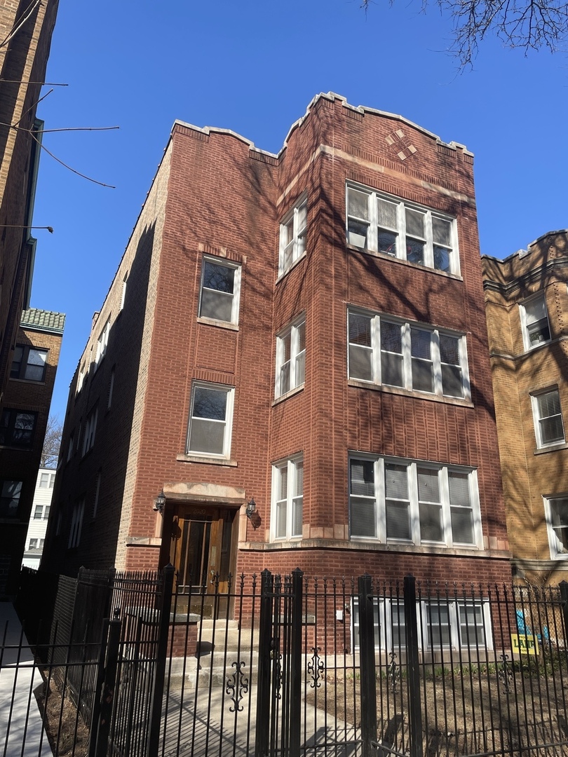 2020 W Farragut Avenue Unit: 2
