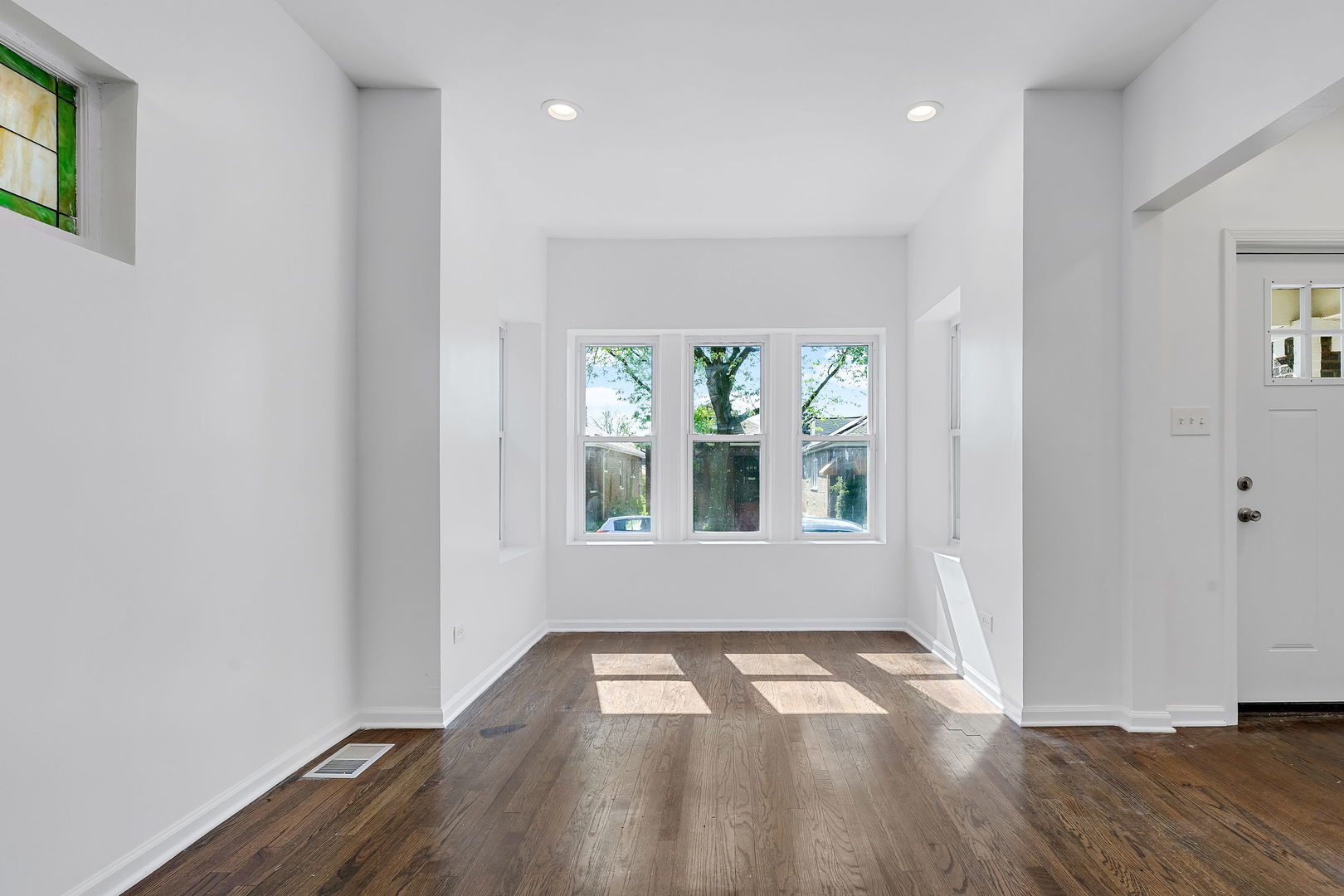 7709 S Eberhart Avenue