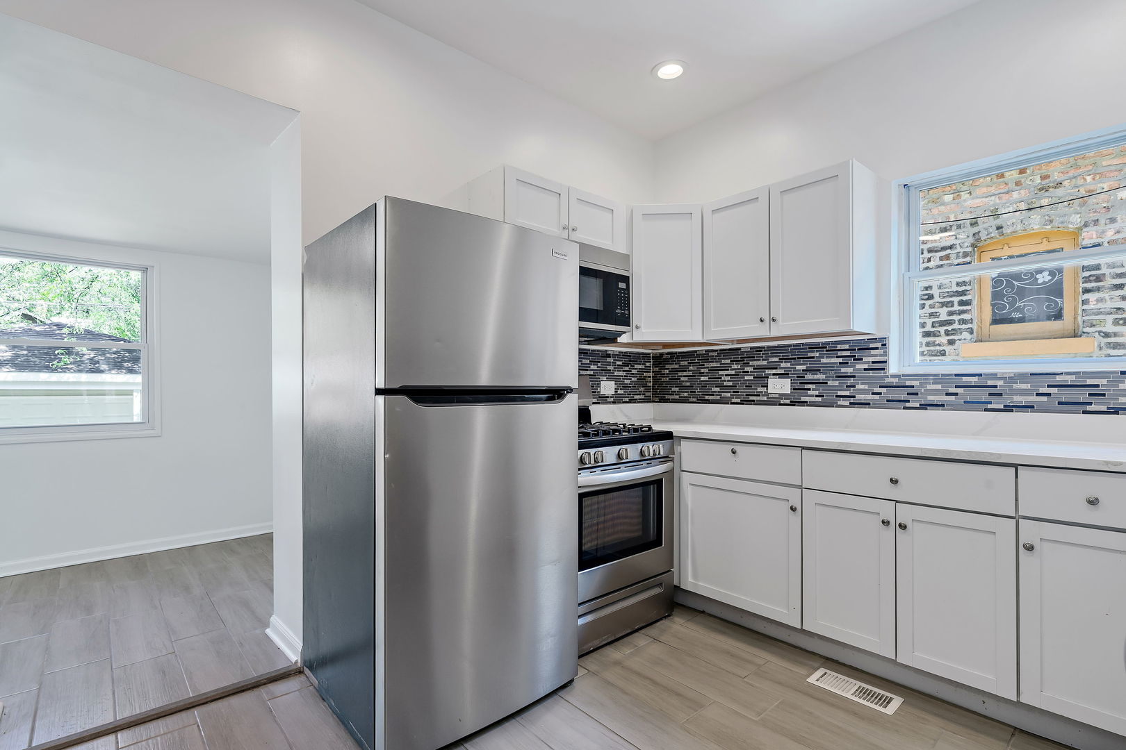 7709 S Eberhart Avenue