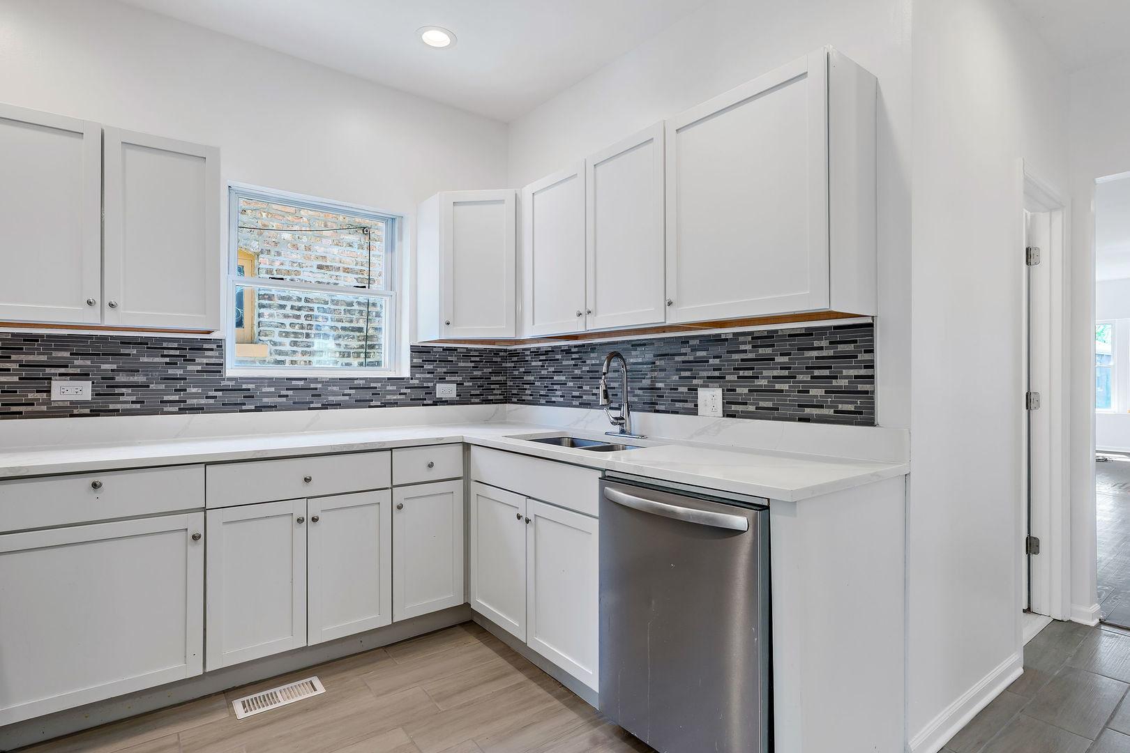 7709 S Eberhart Avenue