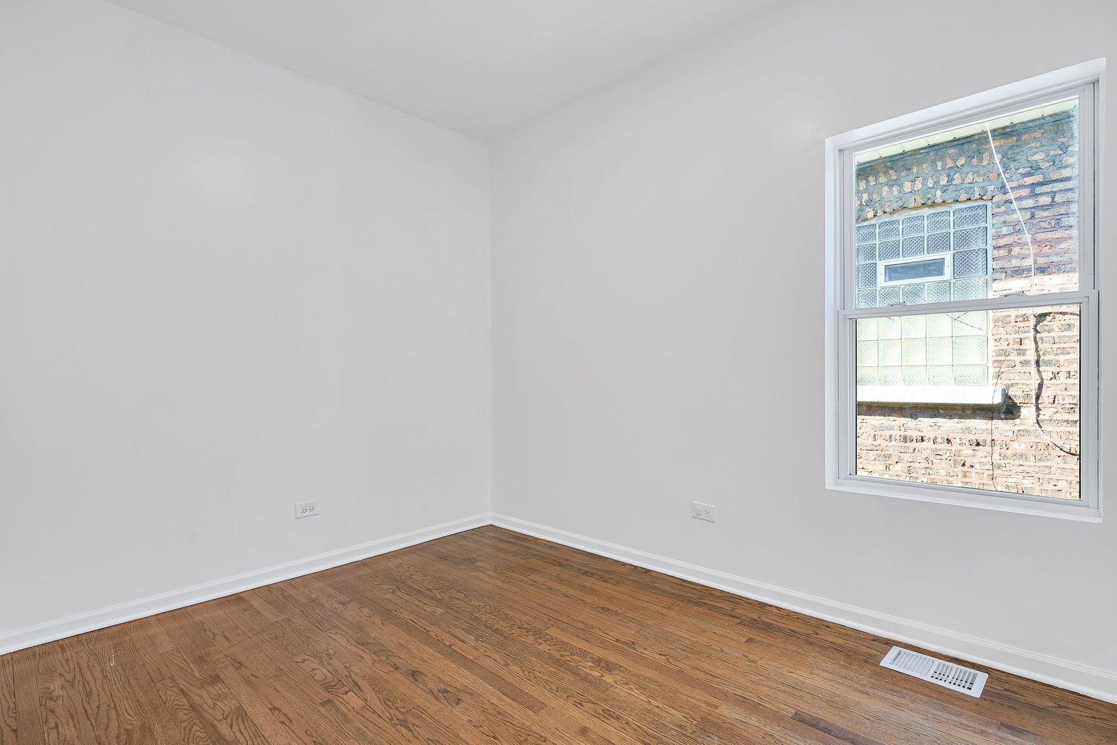 7709 S Eberhart Avenue